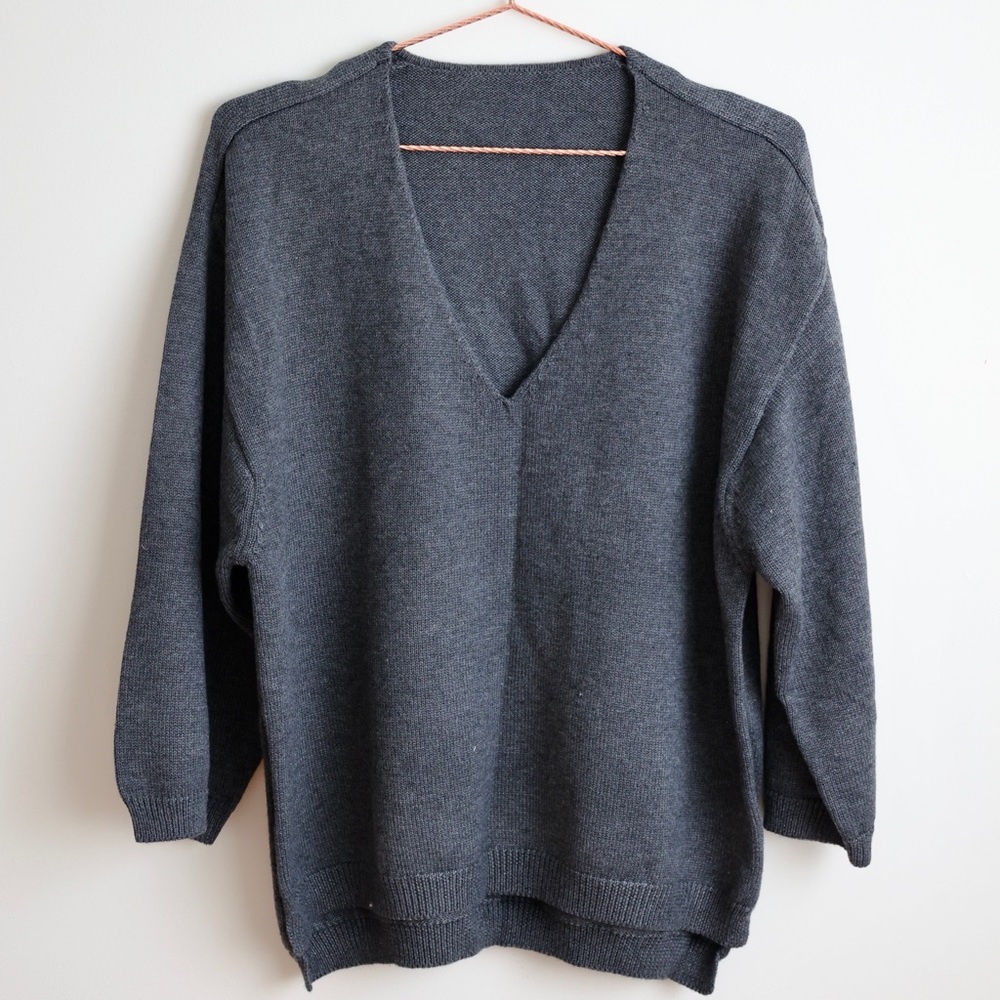 V-NECK GREY SWEATER